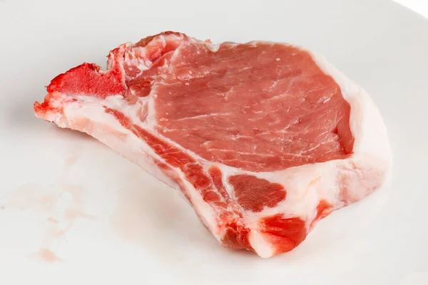 Carne Crua Sobre Fundo Branco — Fotografia de Stock