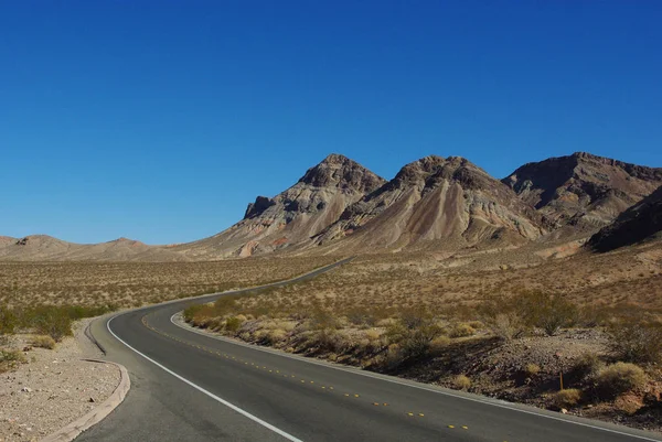 Snelweg Door Nevada Woestijn Ten Noorden Van Lake Mead — Stockfoto