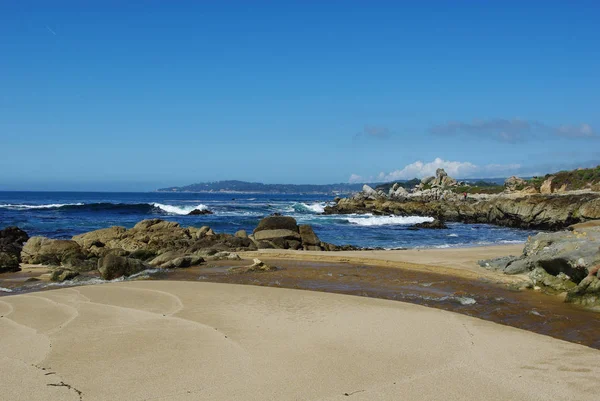 Kreek Strand Rotsen Golven Stille Oceaan Nabij Monterey Californië — Stockfoto