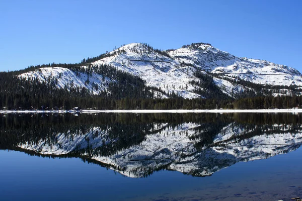 Dağ Yansıması Donner Gölü California — Stok fotoğraf