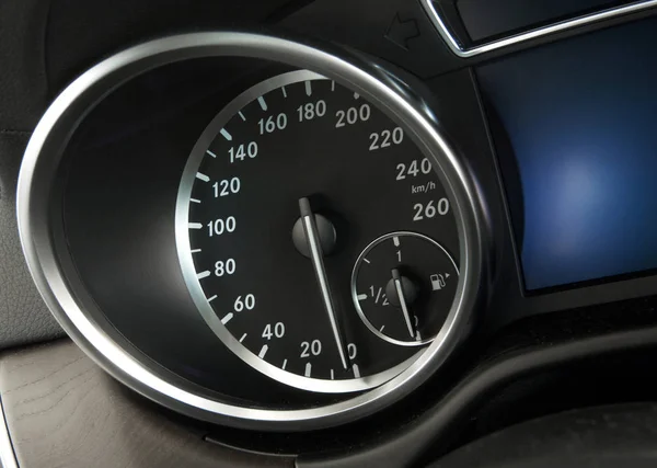 Close Van Een Moderne Auto Dashboard Snelheidsmeter — Stockfoto