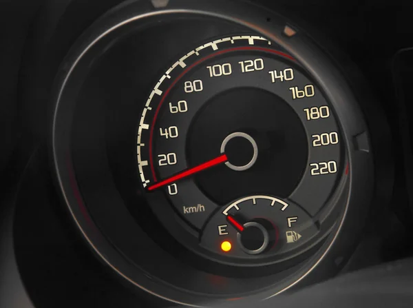 Close Van Een Moderne Auto Dashboard Snelheidsmeter — Stockfoto