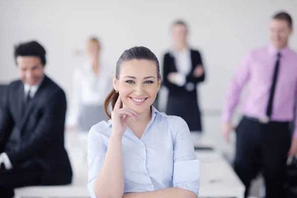 Vertrouwen Jonge Zakenman Bijwonen Van Een Bijeenkomst Met Zijn Collega — Stockfoto