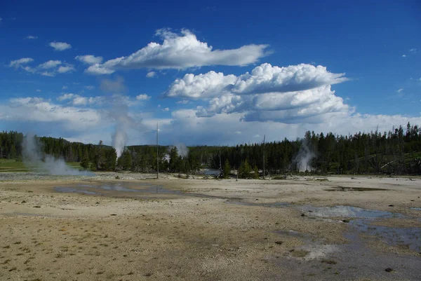 Área Gêiser Sob Belos Céus Parque Nacional Yellowstone Wyoming — Fotografia de Stock