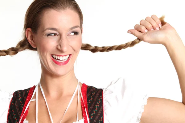 Frau Dirndl Zieht Ihre Zöpfe — Stockfoto