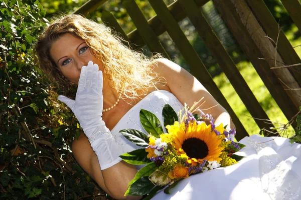 Pengantin Pengantin Pernikahan Gaun Pengantin Gaun Pengantin Menikah Buket Pengantin — Stok Foto