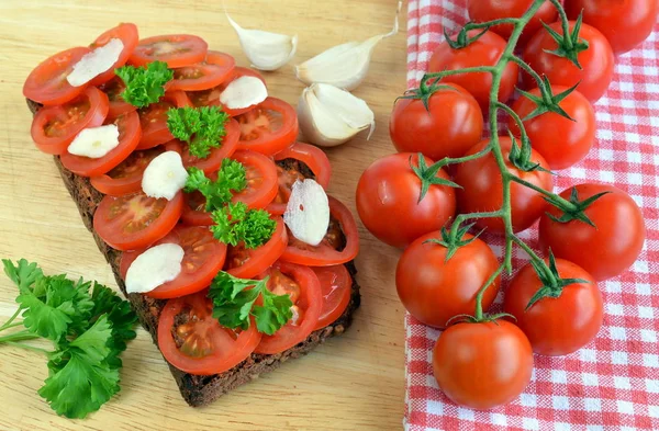 Česnekový Rajčatový Chléb Vegetarián — Stock fotografie