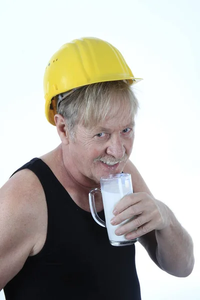 Bauarbeiter Trinkt Ein Glas Milch — Stockfoto