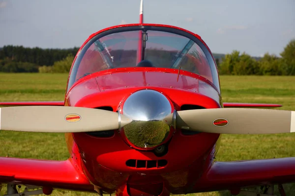 Red Propeller Plane Prior — Stock Photo, Image