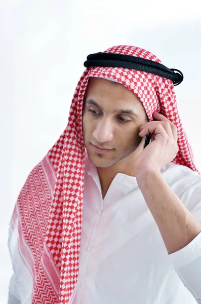 Šťastný Mladý Arabské Obchodní Muž Pracuje Světlé Kanceláři — Stock fotografie