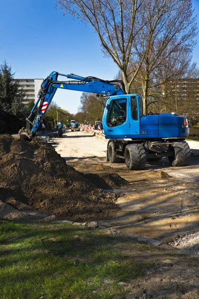 Draglines Práci Obnovení Chodníku Silnici Městě Modré Bagry Jasně Modrá — Stock fotografie