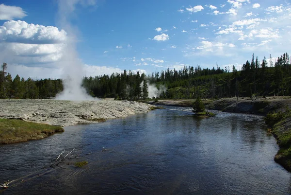 Řeka Gejzíry Fumaroly Národní Park Yellowstone Wyoming — Stock fotografie