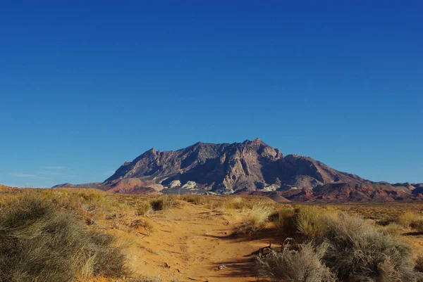 Areia Montanhas Céu Azul Área Recreação Nacional Canhão Brilho Utah — Fotografia de Stock