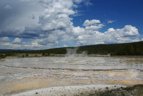 Piscina Barro Bajo Hermosos Cielos Parque Nacional Yellowstone Wyoming — Foto de Stock