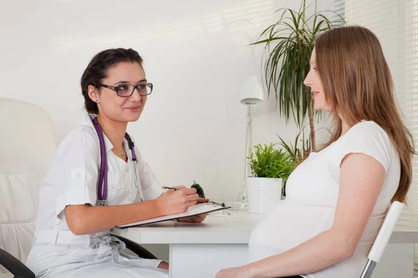 Pregnant Woman Visiting Doctor Clinic — Stock Photo, Image