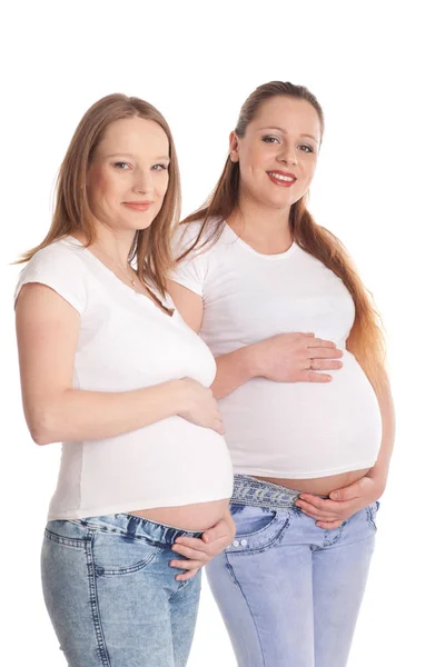 Zwei Schwangere Frauen Auf Weißem Hintergrund — Stockfoto