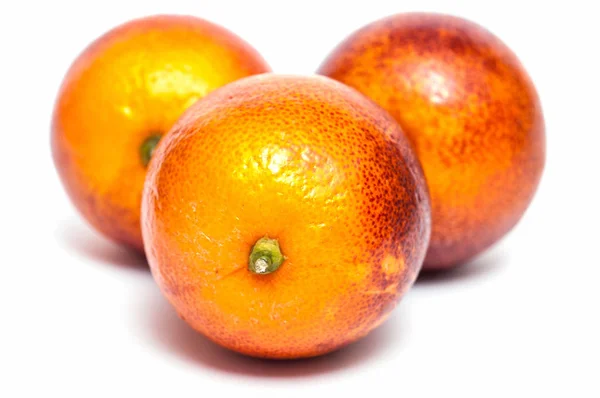 Τρία Πορτοκάλια Αίματος Λευκό Φόντο — Φωτογραφία Αρχείου
