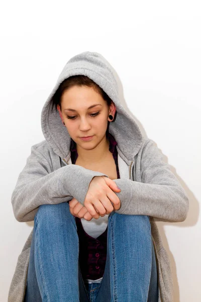 Jeune Femme Vêtements Chauds Sur Fond Blanc — Photo