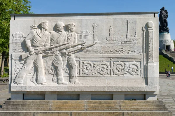 Memorial Guerra Soviética Treptower Park Bajorrelieve Defensa Leningrado — Foto de Stock