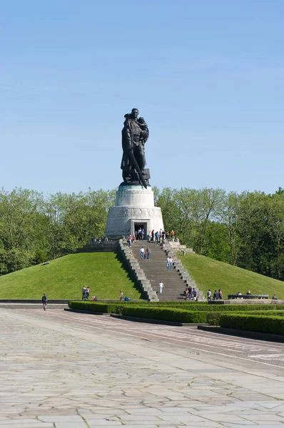 Sowjetisches Kriegsdenkmal Treptower Park — Stockfoto