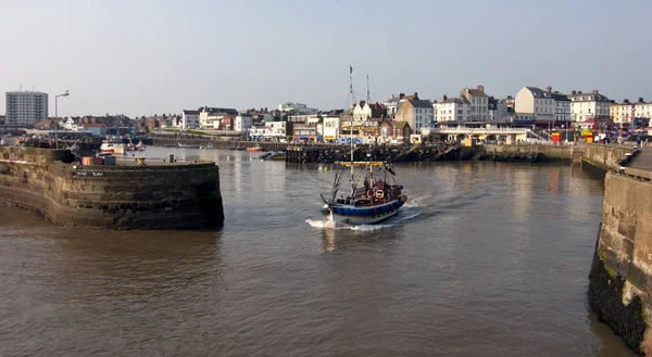 Whitby Muy Popular Entre Los Turistas También Puerto Ocupado Para —  Fotos de Stock