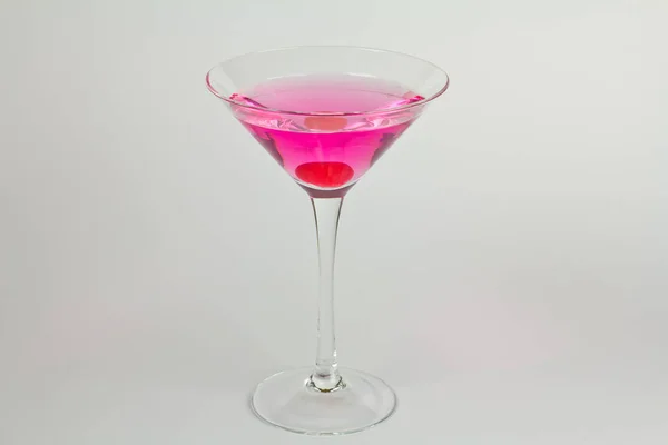 Rosafarbener Martini Cocktail Mit Kirschgarnitur — Stockfoto