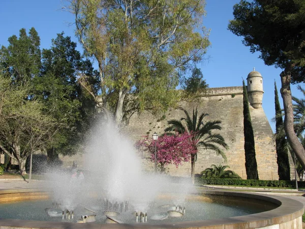 Fontein Voorkant Van Sant Pere Fort — Stockfoto