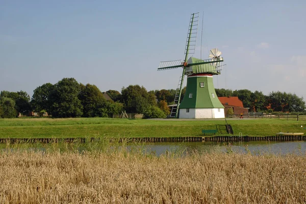 Schilderachtig Uitzicht Landschap Met Windmolengebouw — Stockfoto