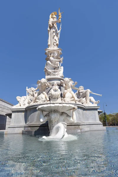 Fuente Pallas Athene Viena Escultura Símbolo Delante Del Parlamento — Foto de Stock