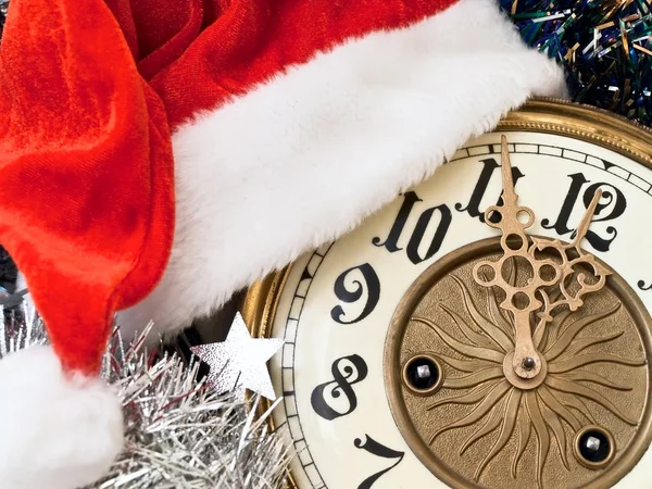 Reloj Año Nuevo Con Sombrero Rojo Guirnalda — Foto de Stock