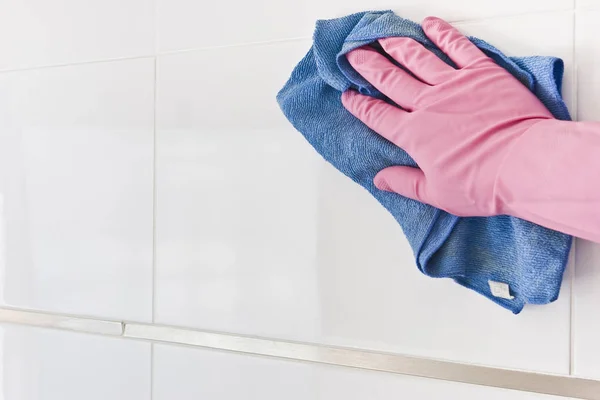 Reiniging Huis Met Behulp Van Een Schoonmaakdoek — Stockfoto