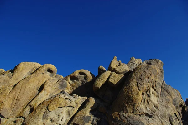 高山岩石和蓝天 加利福尼亚 — 图库照片