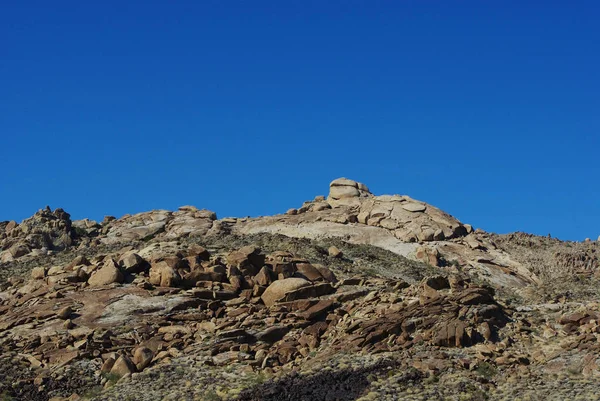 Βράχια Και Μπλε Ουρανός Nevada — Φωτογραφία Αρχείου