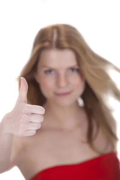 年轻美丽的金发女人孤零零地竖起大拇指 — 图库照片