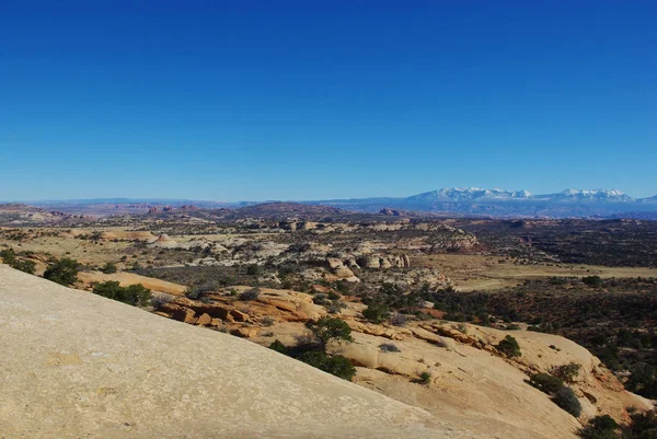 分散的岩石山丘 高原和曼蒂拉萨尔山脉 犹他州 — 图库照片