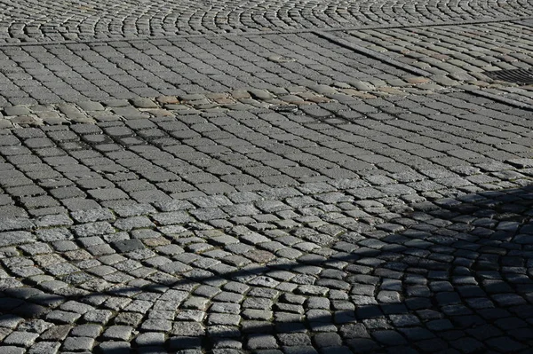 市内の古い石畳の道は — ストック写真