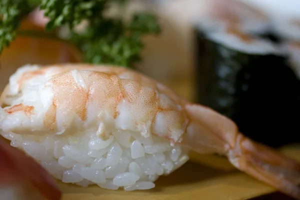 Zdjęcie Firmy Sushi Pyszne Japońskie Jedzenie — Zdjęcie stockowe