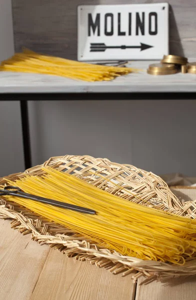 Знаменитые Итальянские Спагетти Столе — стоковое фото
