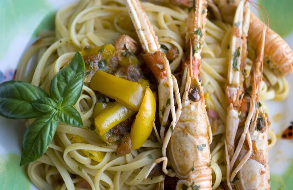 Italian Spaghetti Tomato Sauce Basil Shrimp — Stock Photo, Image