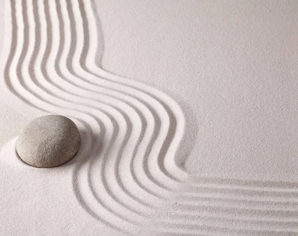 禅仏教精神的な日本の石庭抽象的な調和とバランス概念純度濃度瞑想とスパ リラクゼーション砂と石のため — ストック写真
