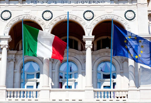 Trieste Balkonda Talyanca Bayrakları — Stok fotoğraf