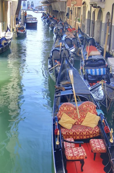 Romántico Canal Venecia Con Góndolas — Foto de Stock