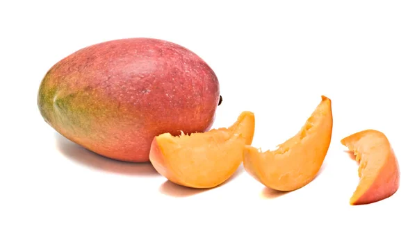 Mango Och Tre Segment Isolerad Vit Bakgrund — Stockfoto