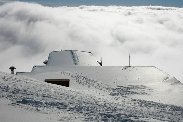 Cabana Telhado Etna Coberto Por Neve Sicília — Fotografia de Stock