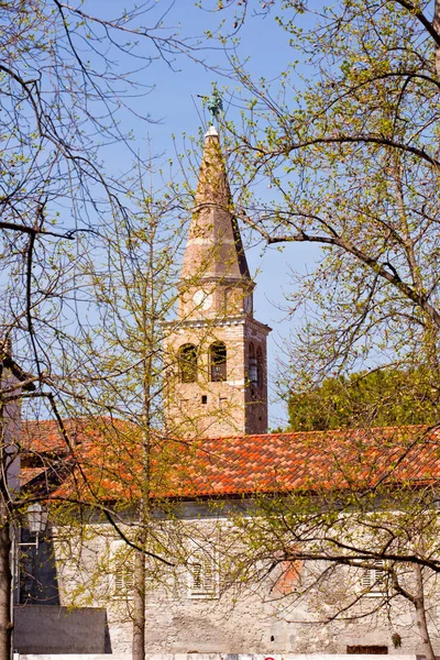 意大利格拉多圣幼发拉底河大教堂钟楼 — 图库照片