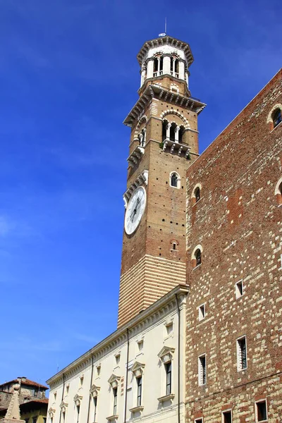 Verona Talya Daki Piazza Delle Erbe Deki Torre Lamberti — Stok fotoğraf