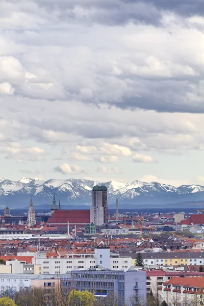 München Mit Föhn Und Bergblick Frühling — Stockfoto