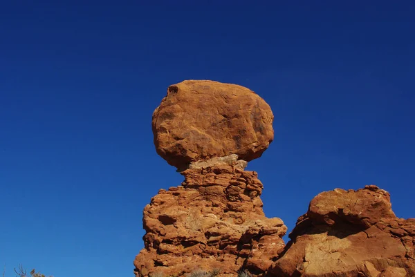 Balanced Rock Arches National Park Utah — стоковое фото