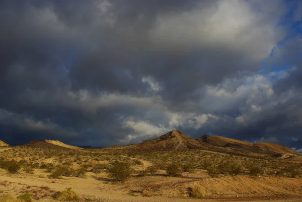 Nevada Woestijn Onder Gemengde Luchten — Stockfoto