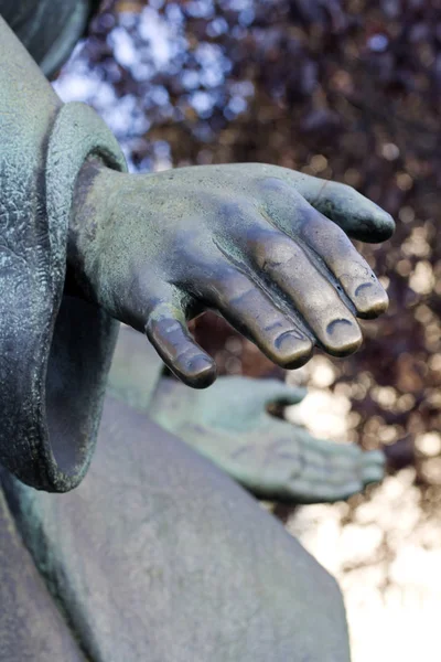 Mão Uma Estátua Bronze Milão — Fotografia de Stock